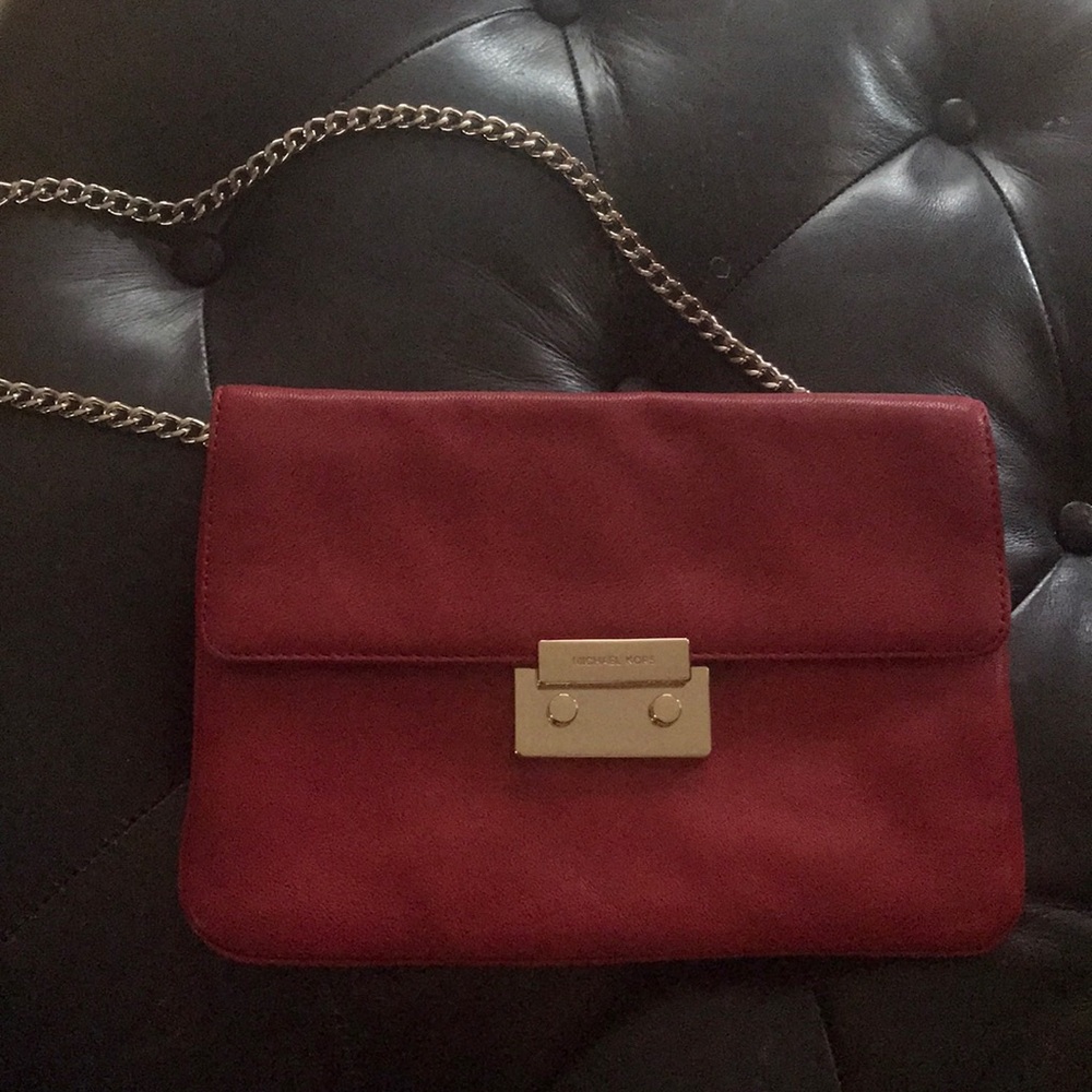 Micheal kors clutch red leather ♥️
